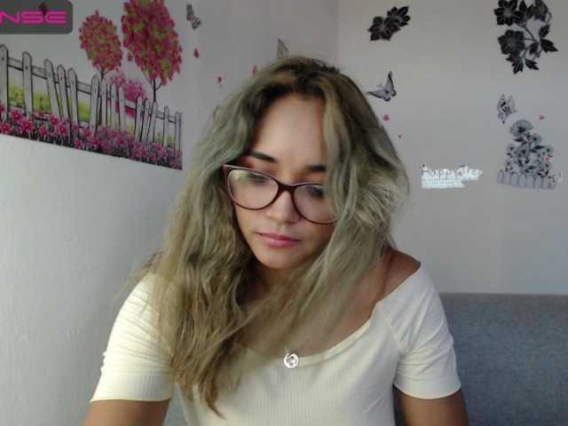 Captures d'écran de diffusion monica-squirt