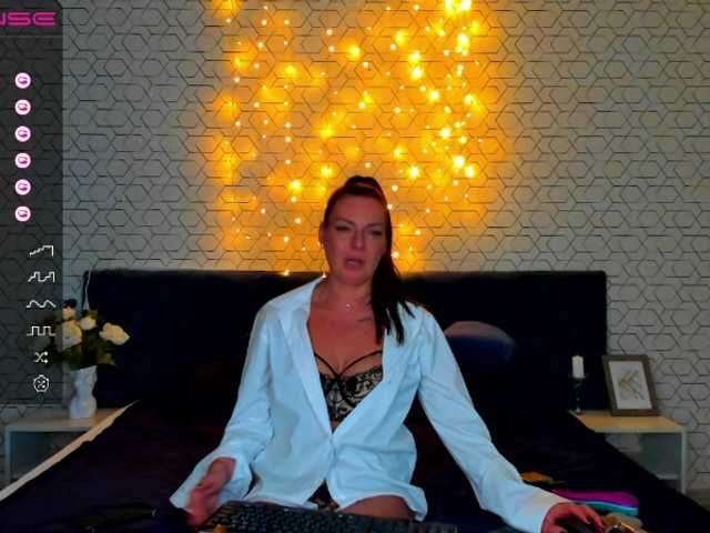 Captures d'écran de diffusion MonicaGucci