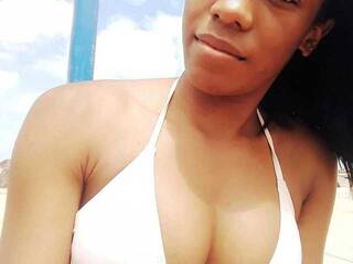 Chat vidéo érotique Monicanails