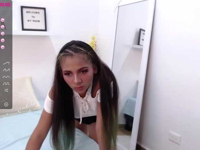 Photos nayeli7 hi welcome to my room come here play with me