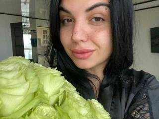 Chat vidéo érotique Nemezziida