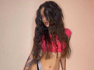 Chat vidéo érotique NessaBarett1