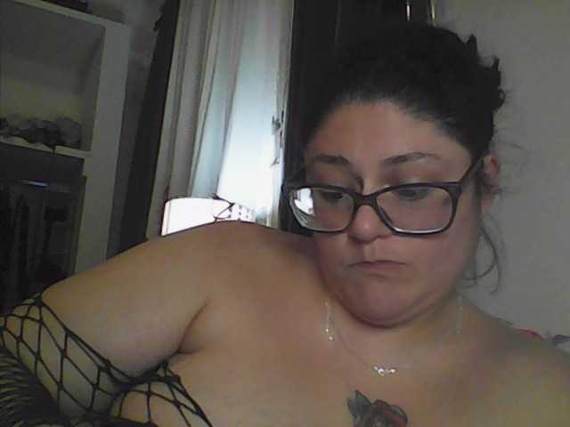 Photos Maddy_Waters Id like to make new friends so il calling all the dirty pervs i love yall