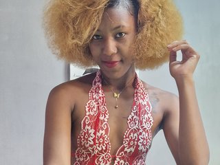 Chat vidéo érotique Ngitah