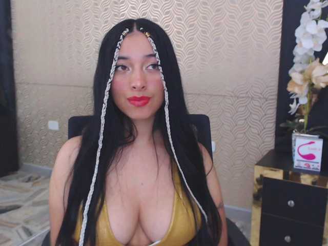 Photos NicoleCollema hello guys I'm new I would like to masturbate for you