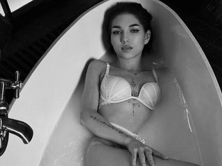 Chat vidéo érotique NikaFlower