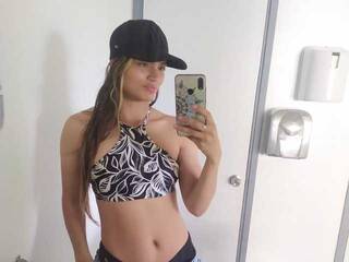 Chat vidéo érotique NikkiHanson