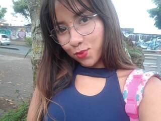 Chat vidéo érotique Nini-23