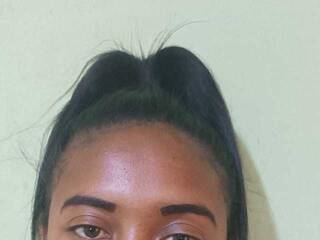 Chat vidéo érotique Nisaina