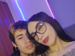 Chat vidéo érotique NoahAndMegan