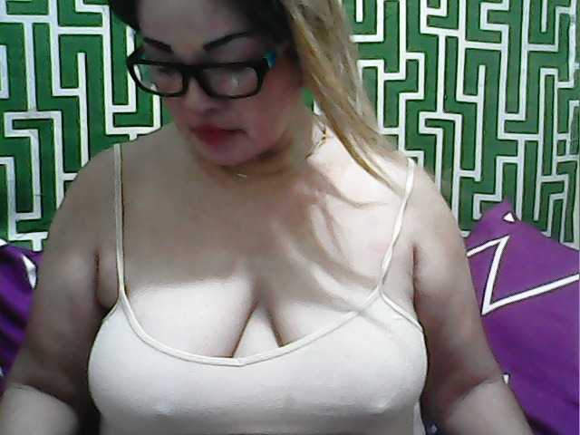 Photos Applepie69 hello welcome to my room please help me token boobs 20 plus pussy 30 ass 40 nakec 50 show play pussy 100