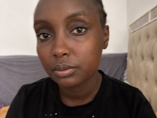 Chat vidéo érotique Nyomi224