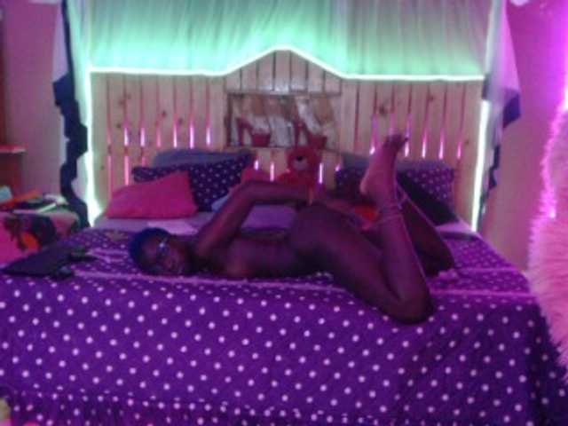 Photos Okoye19 hey guys welcome to my room, dnt forget to add me as friend and request with a tip