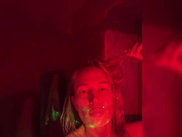 Captures d'écran de diffusion IzoldaBraunF