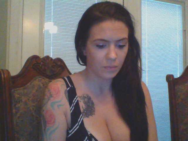 Photos Parislynn83 Whos going to be my KING today?? Tips make me play