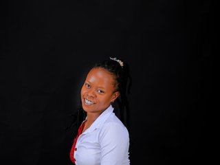 Chat vidéo érotique Petite-mpenzi