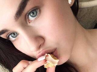 Chat vidéo érotique plushflametwinklemeow