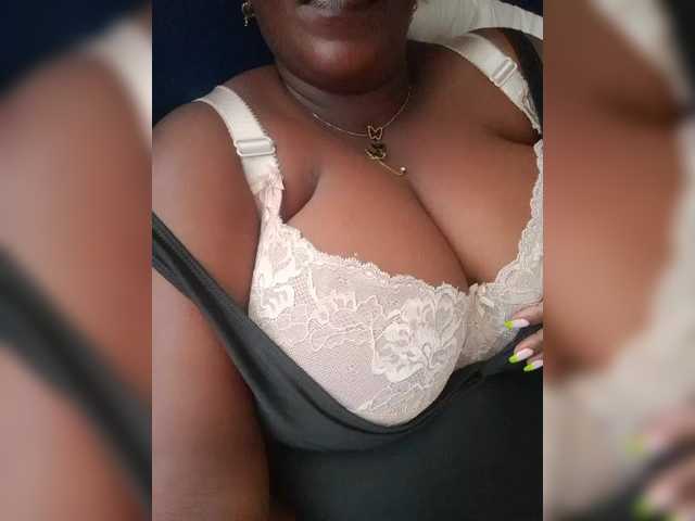 Captures d'écran de diffusion Queenbigboobs