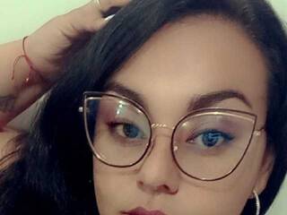 Chat vidéo érotique RandaCurvy