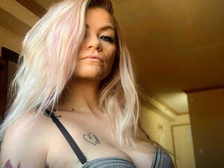 Chat vidéo érotique realchichi