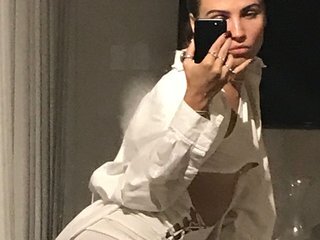 Chat vidéo érotique REALMEANTINA