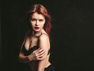 Chat vidéo érotique RedDoll