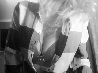 Chat vidéo érotique Rishana