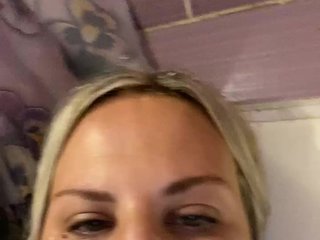 Chat vidéo érotique Roksi-8
