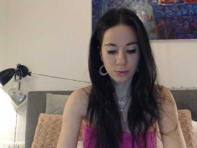 Photos Roselyn12 Hello to all ... welcome you ;-) ...100 tokens - Striptease , 150 tokens - Anal jewel , 200 tokens - big dildo in my pussy