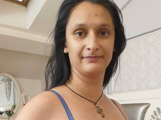 Chat vidéo érotique RossieWhatt