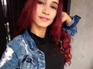 Chat vidéo érotique Saraa-Miller