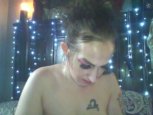 Captures d'écran de diffusion SexxxyTaylor