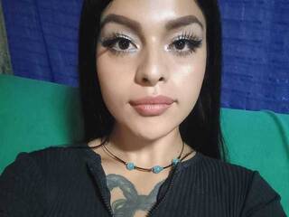 Chat vidéo érotique Sharlote-Williams