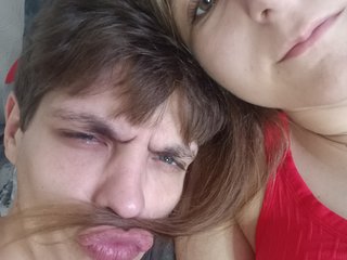 Chat vidéo érotique HornyLadyAndAndrey