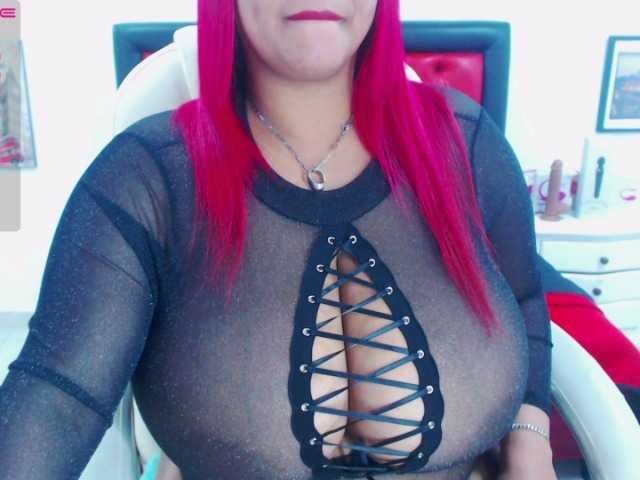 Captures d'écran de diffusion Siren-boobs