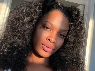 Chat vidéo érotique Sugababiie