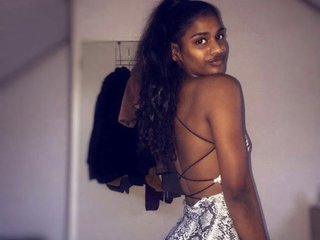 Chat vidéo érotique surayaNdia