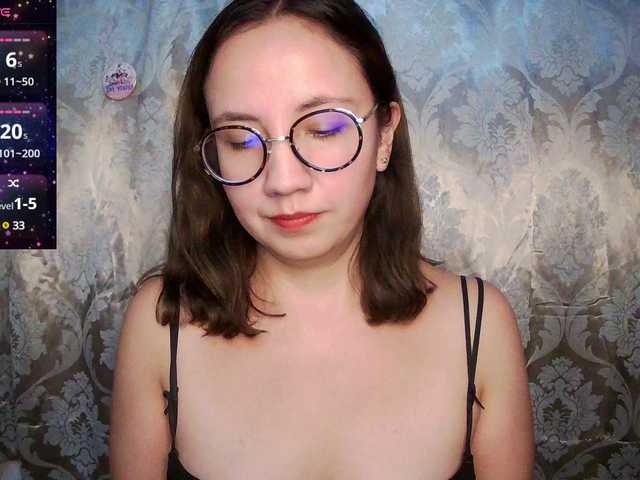 Photos Mish_HOT i live with my roomies so this is a silent room, join me in public or in private ;)