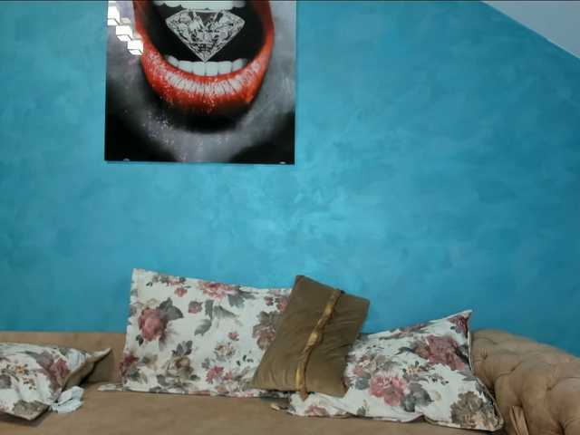 Captures d'écran de diffusion AnnaKarin