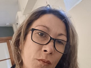 Chat vidéo érotique Timide-girl