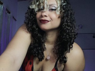 Chat vidéo érotique Tinaqueen1