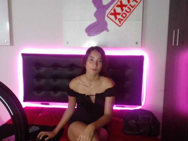 Photos TinnySofi18 Hi, it's my first day, I hope for your collaboration, I follow your advice #latina #skinny #feet #young #daddy #New