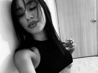 Chat vidéo érotique tiny-sarah1