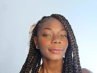 Chat vidéo érotique tiny-sexy-ebony