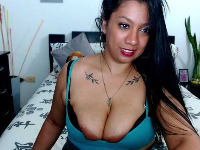 Photos titsbiglovers Hello guys let's have fun .. Show cum for 599 tokens