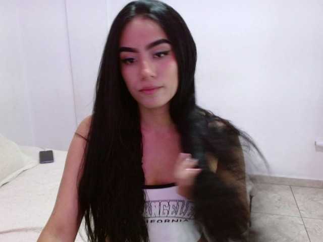 Photos vanessa--1 hello...welcome to my room----250 tokens show pussy