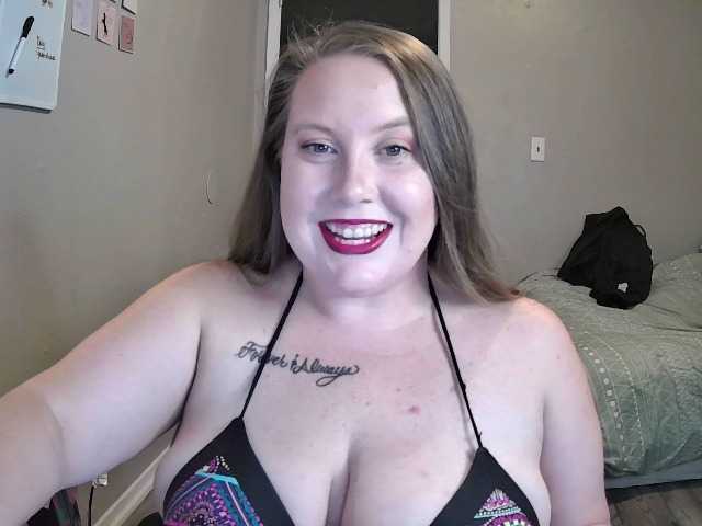 Photos VanessaSwayxoxo your favorite bbw reporting for duty! I can't wait to drain your balls. Help me get to my goal of 60,000 tokens by the 1st! Insta - vanessa_swayxoxo