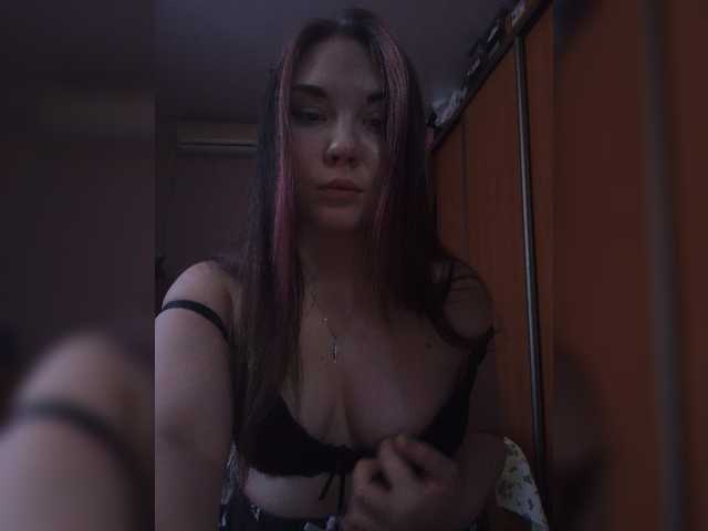 Photos Victoria-Kiss The best compliment is 25 tokens Hundreds me completely 100 tokens Turn the booty 30 Release the chest 50 Kiss 25