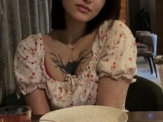 Chat vidéo érotique VikkiHamilton