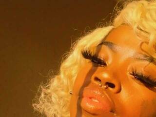 Chat vidéo érotique Xthickbella